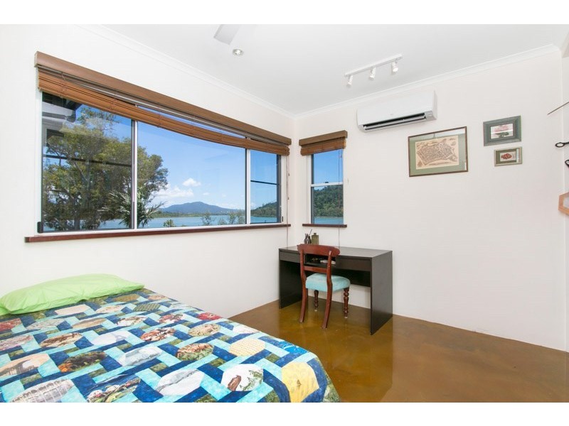 4 Luff Street, Hull Heads QLD 4854