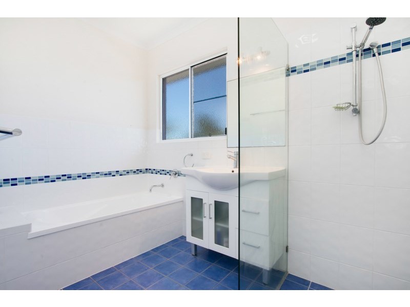 4 Luff Street, Hull Heads QLD 4854