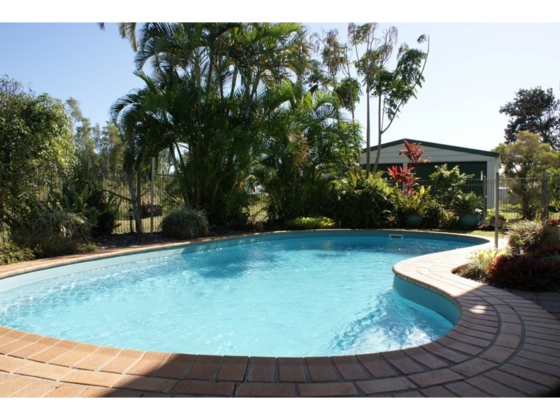 67 Taylor Street, Tully Heads QLD 4854