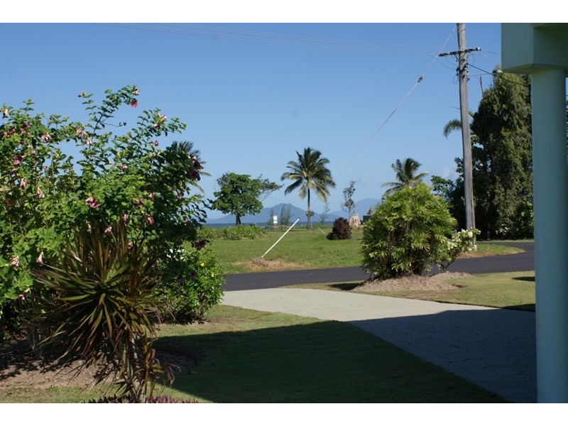 67 Taylor Street, Tully Heads QLD 4854