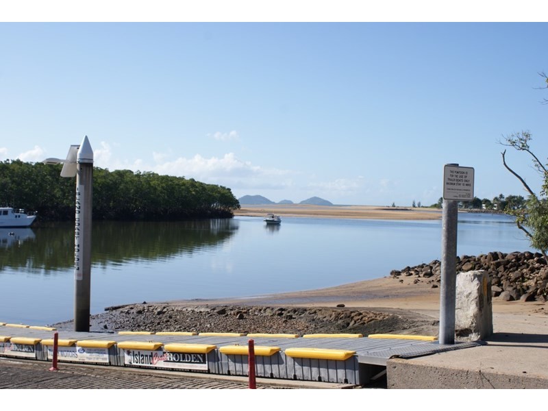 67 Taylor Street, Tully Heads QLD 4854