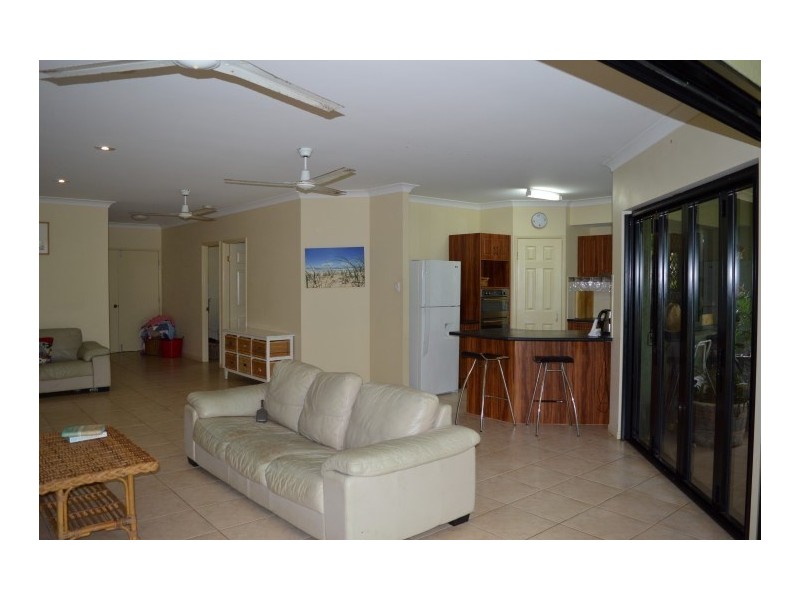 27 Seafarer Street, South Mission QLD 4852