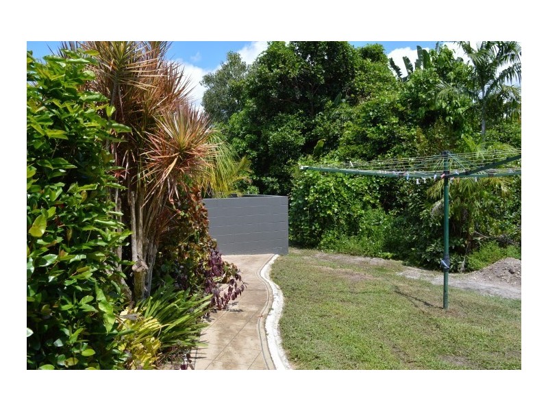 25 Holland Street, Wongaling Beach QLD 4852