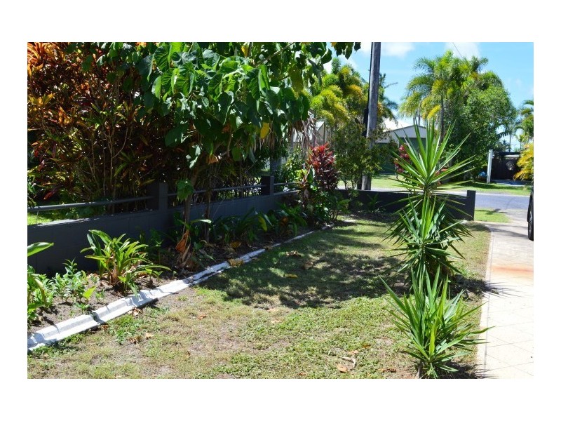 25 Holland Street, Wongaling Beach QLD 4852