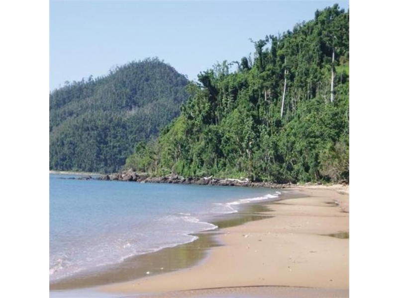Bingil Bay QLD 4852