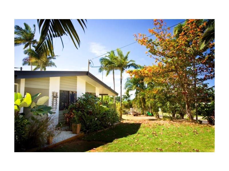 37 Cutten Street, Bingil Bay QLD 4852