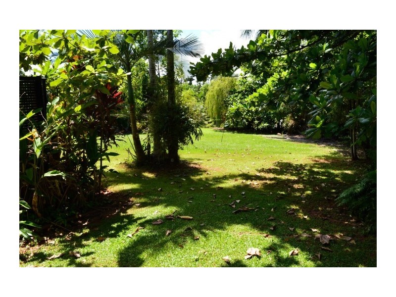 37 Cutten Street, Bingil Bay QLD 4852