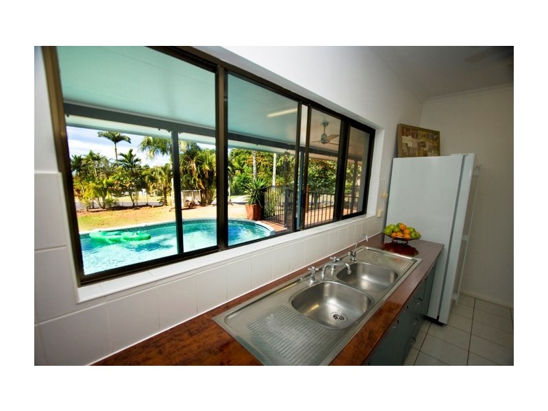 37 Cutten Street, Bingil Bay QLD 4852