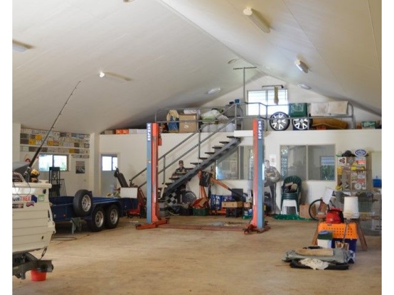 28 Pioneer Street, Bingil Bay QLD 4852