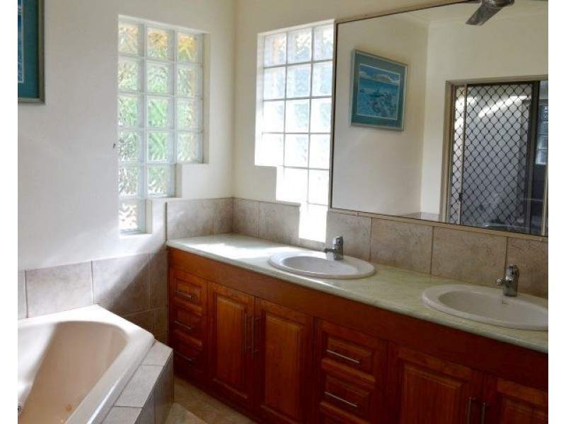 28 Pioneer Street, Bingil Bay QLD 4852