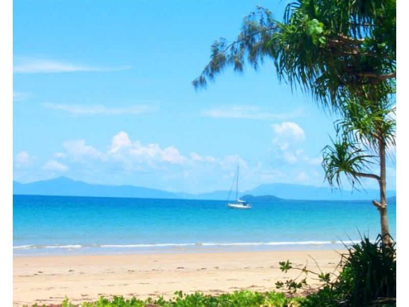 37 Dunkalli Crescent, Wongaling Beach QLD 4852