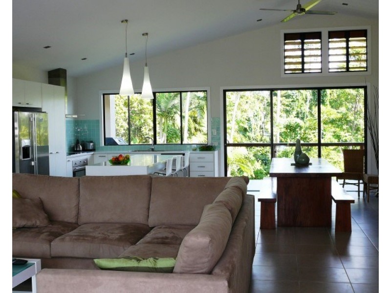 15 Pioneer Street, Bingil Bay QLD 4852