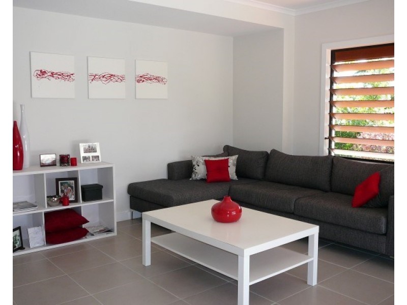15 Pioneer Street, Bingil Bay QLD 4852