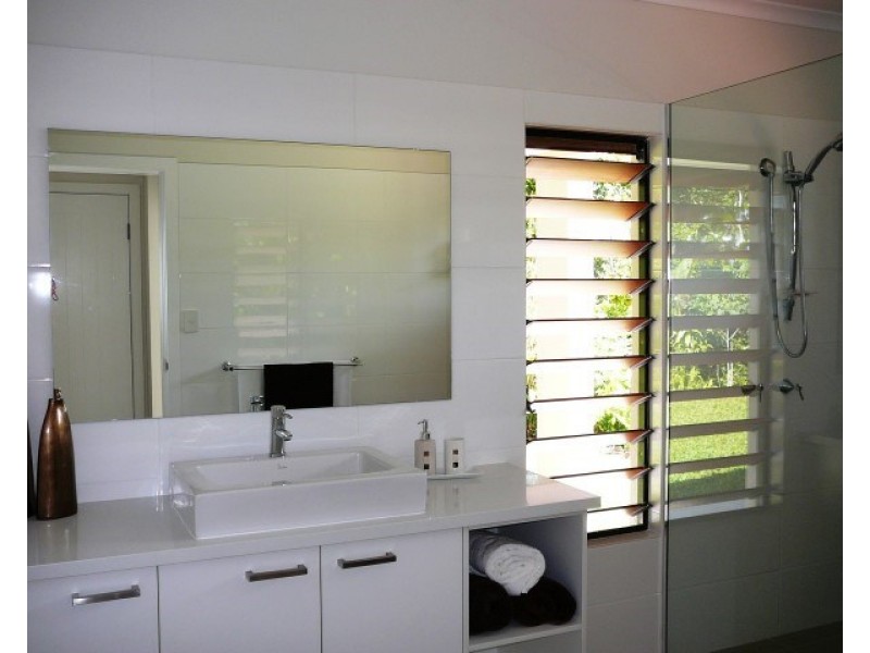 15 Pioneer Street, Bingil Bay QLD 4852