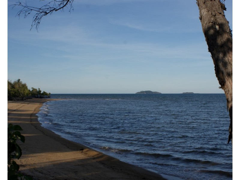 35 Taylor Street, Kurrimine Beach QLD 4871