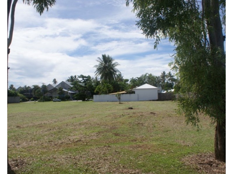 8 Southward Street, Mission Beach QLD 4852