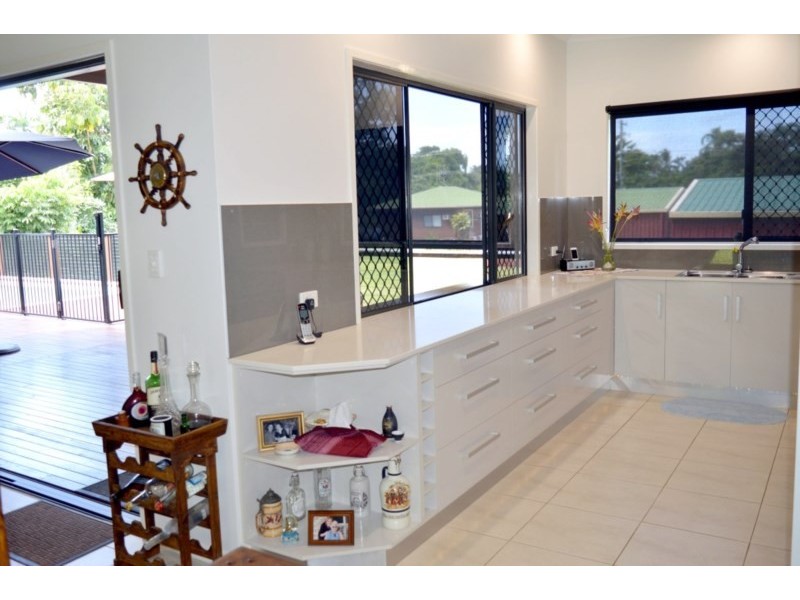 11 Endeavour Avenue, Mission Beach QLD 4852