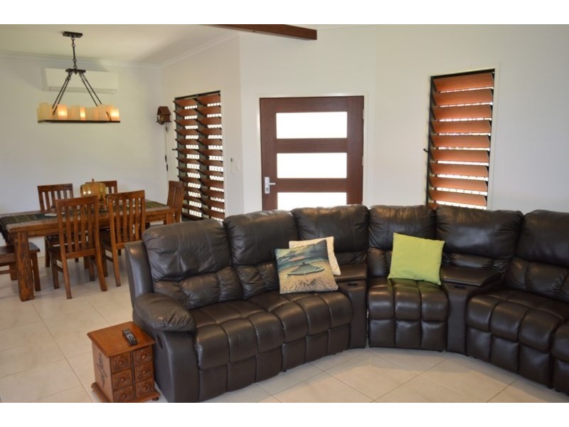 11 Endeavour Avenue, Mission Beach QLD 4852