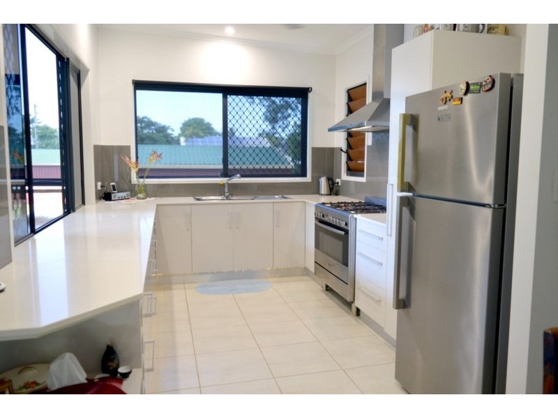 11 Endeavour Avenue, Mission Beach QLD 4852