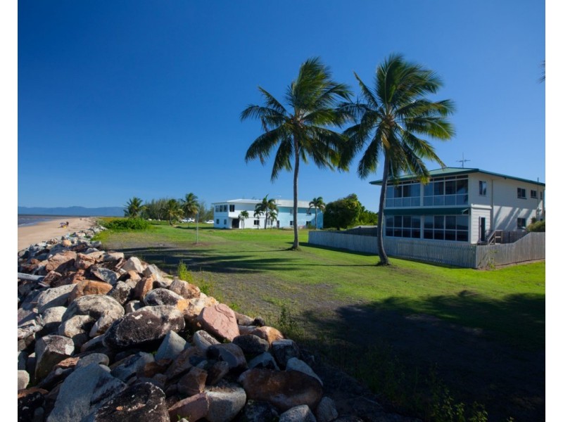 12 Taylor Street, Tully Heads QLD 4854