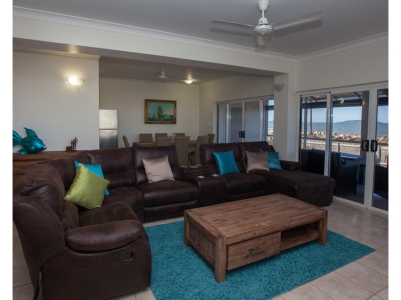 12 Taylor Street, Tully Heads QLD 4854