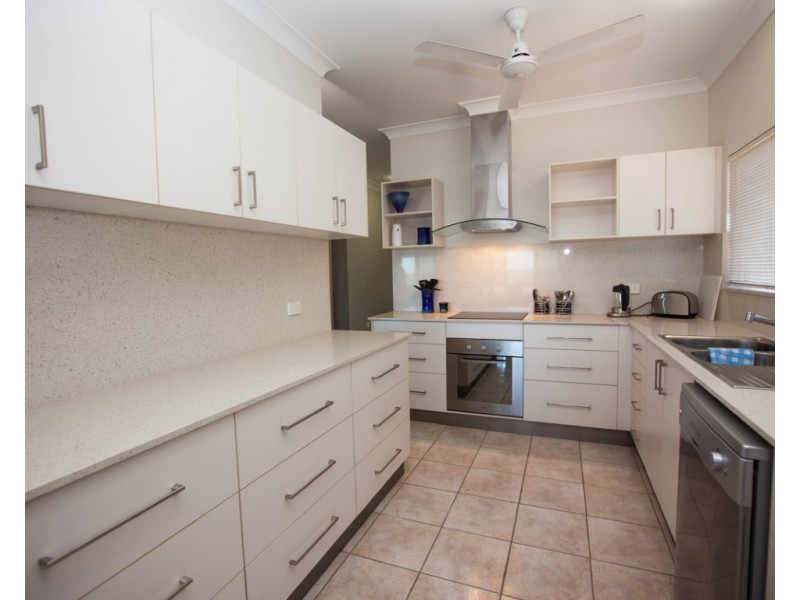 12 Taylor Street, Tully Heads QLD 4854