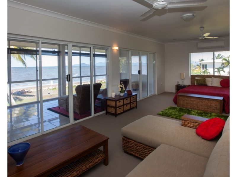 12 Taylor Street, Tully Heads QLD 4854