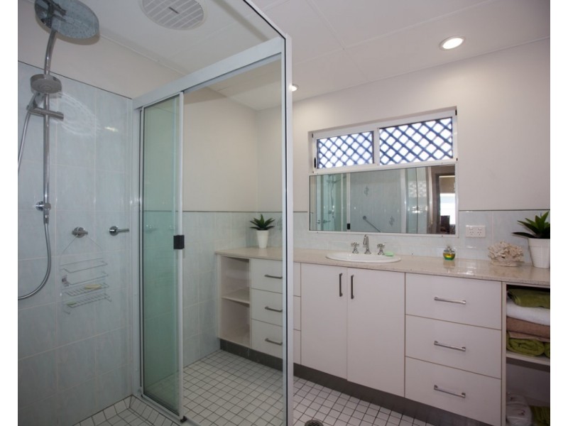 12 Taylor Street, Tully Heads QLD 4854