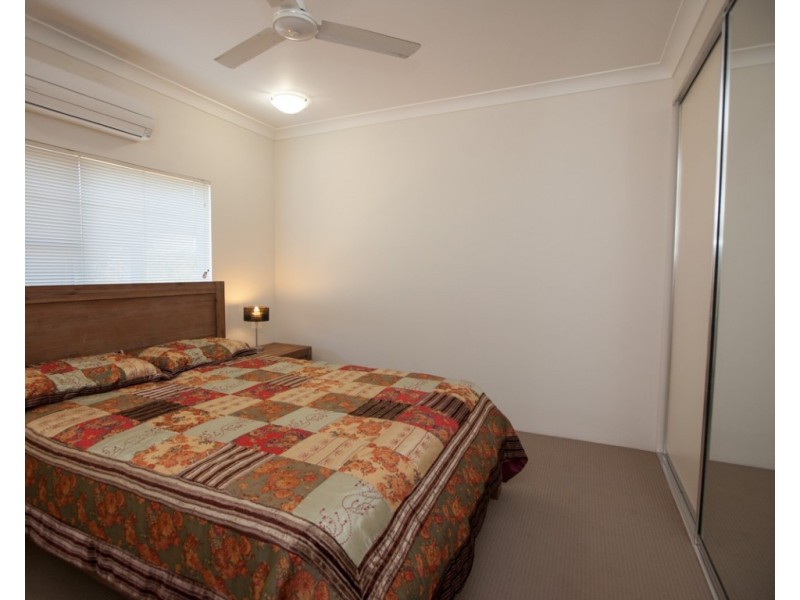 12 Taylor Street, Tully Heads QLD 4854