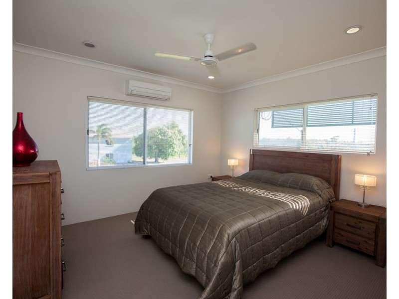 12 Taylor Street, Tully Heads QLD 4854