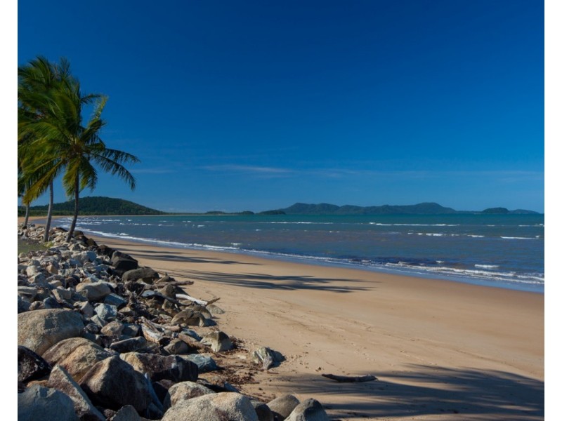 12 Taylor Street, Tully Heads QLD 4854