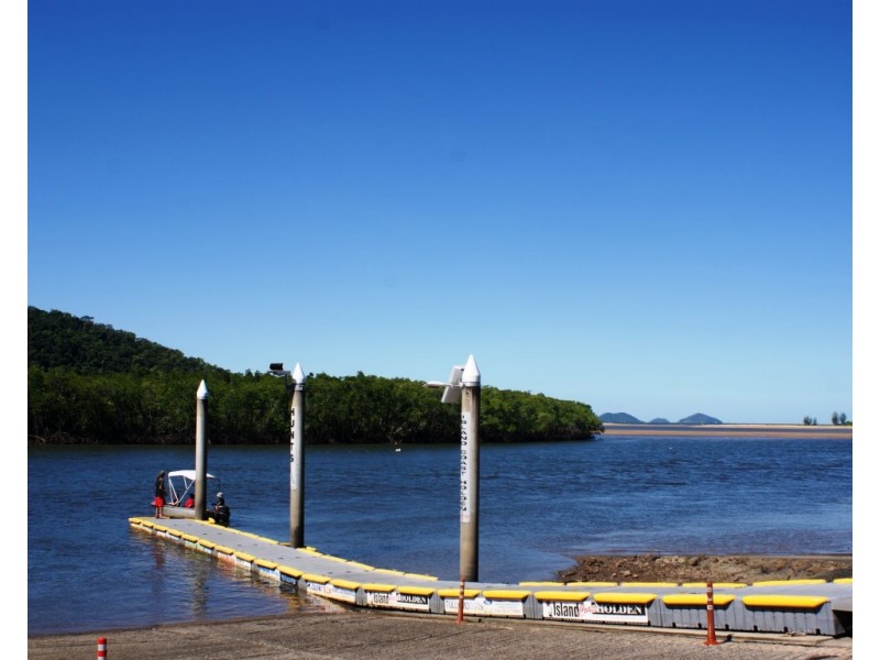 12 Taylor Street, Tully Heads QLD 4854