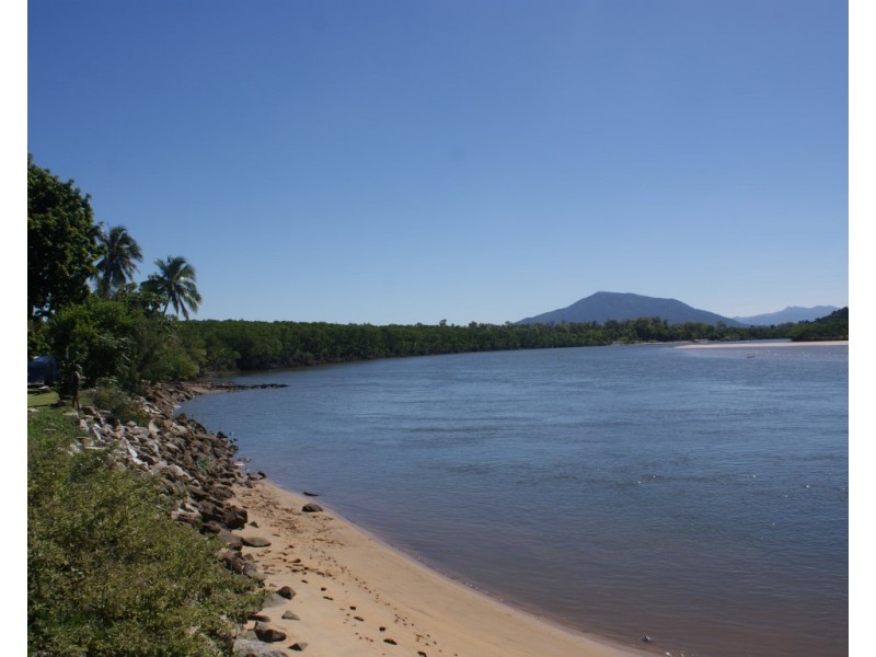 12 Taylor Street, Tully Heads QLD 4854