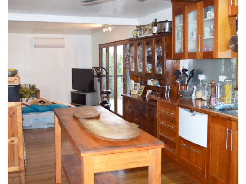 12 Endeavour Avenue, Mission Beach QLD 4852