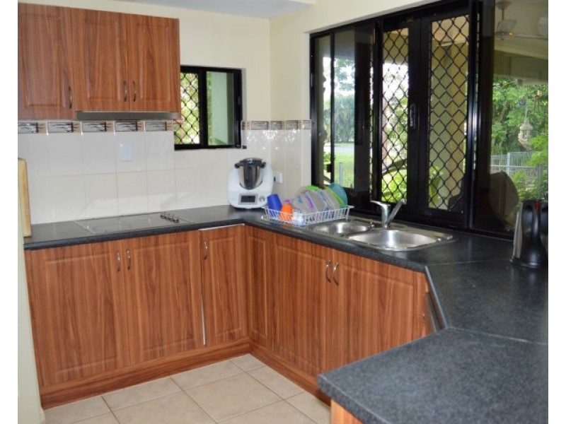 27 Seafarer Street, South Mission QLD 4852