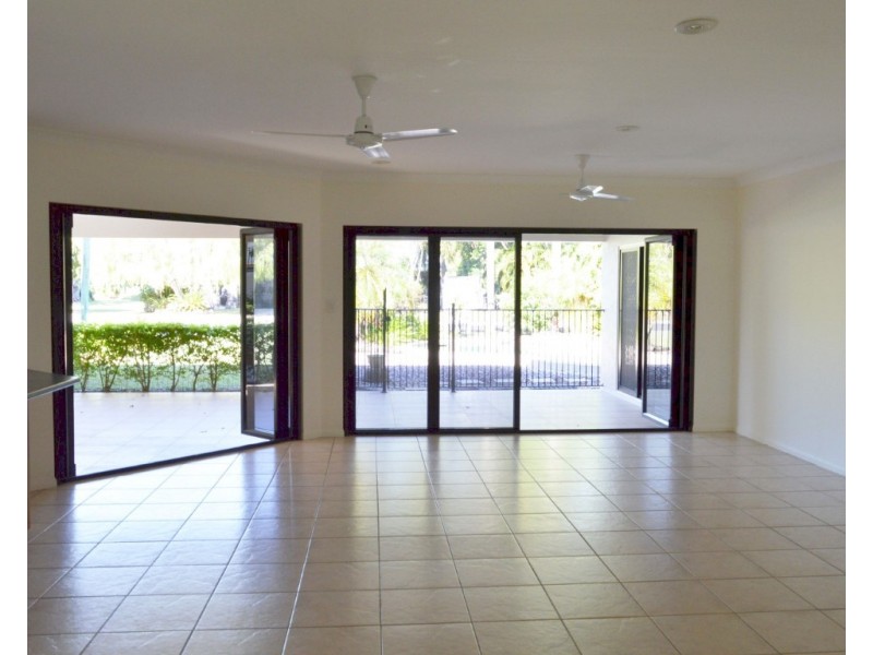 27 Seafarer Street, South Mission QLD 4852