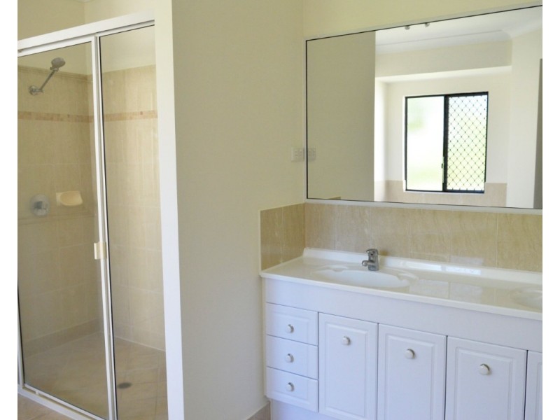 27 Seafarer Street, South Mission QLD 4852