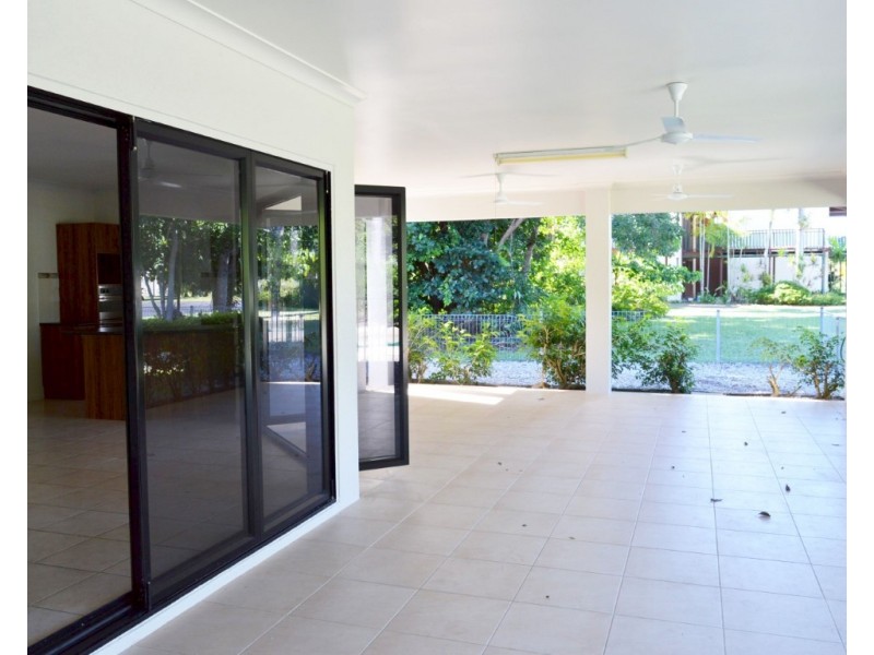 27 Seafarer Street, South Mission QLD 4852