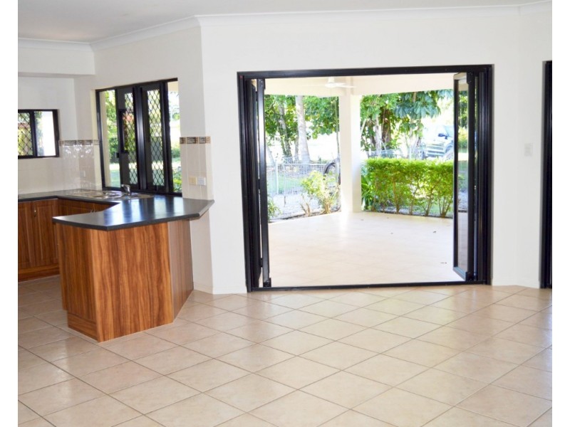27 Seafarer Street, South Mission QLD 4852