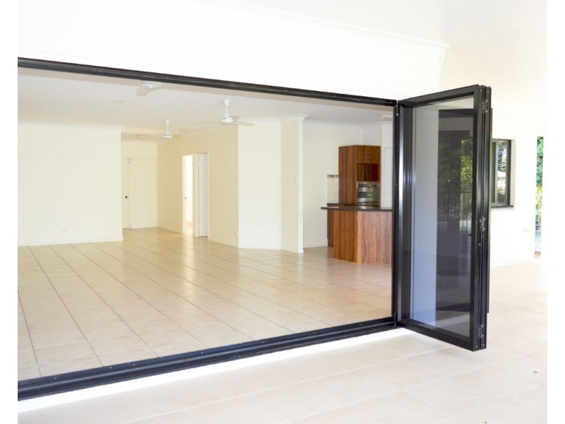 27 Seafarer Street, South Mission QLD 4852