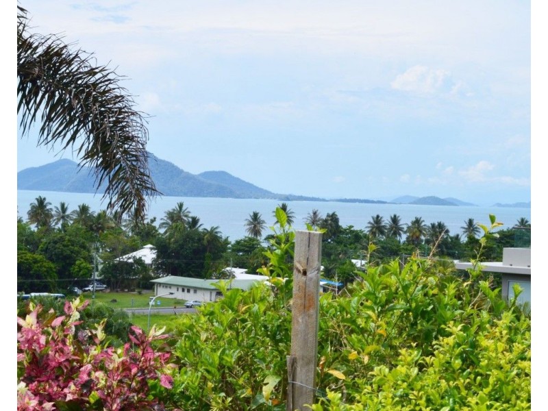 12 Rise Crescent, Mission Beach QLD 4852