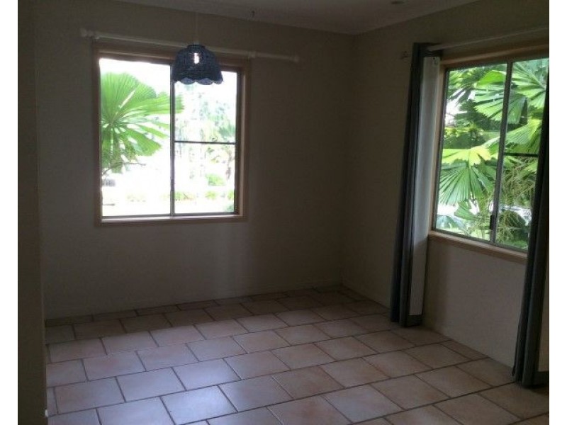 3/3 Donkin Lane, Mission Beach QLD 4852