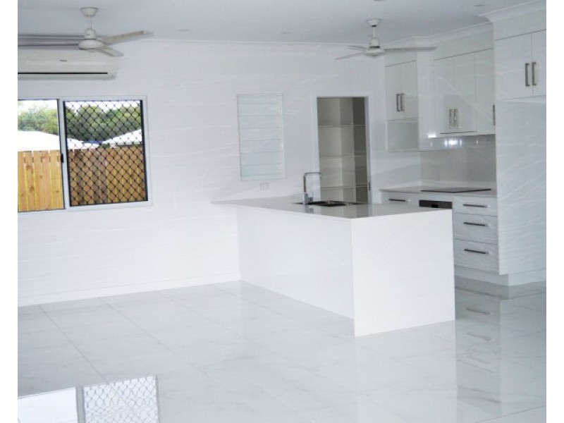 2 Spinnaker Street, South Mission QLD 4852