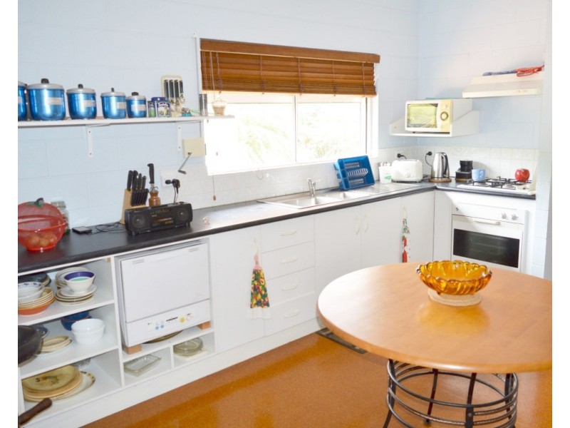 8 Dunkalli Crescent, Wongaling Beach QLD 4852