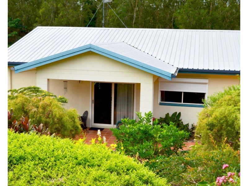 8 Dunkalli Crescent, Wongaling Beach QLD 4852