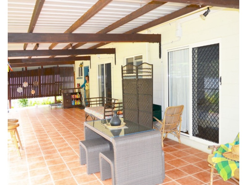 8 Dunkalli Crescent, Wongaling Beach QLD 4852