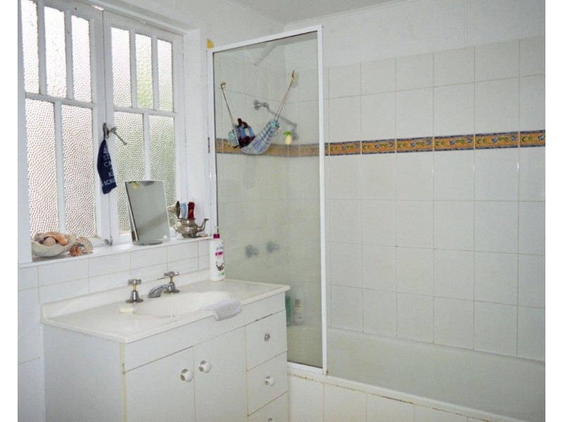 24 Pioneer Street, Bingil Bay QLD 4852