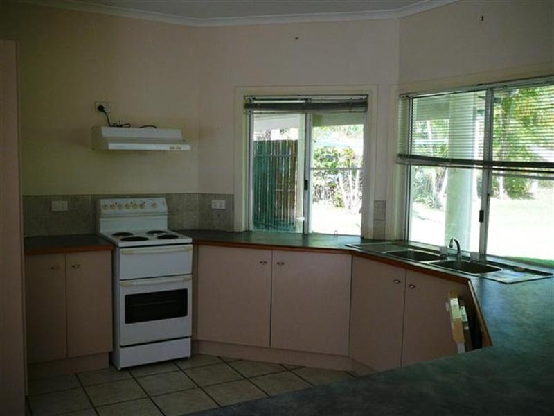 16 Kent Close, Mission Beach QLD 4852