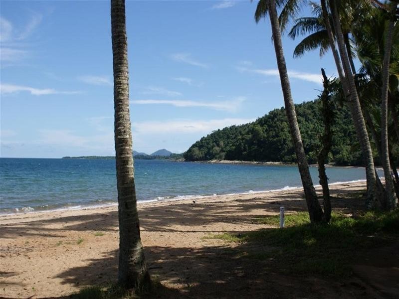 43 CUTTEN Street, Bingil Bay QLD 4852