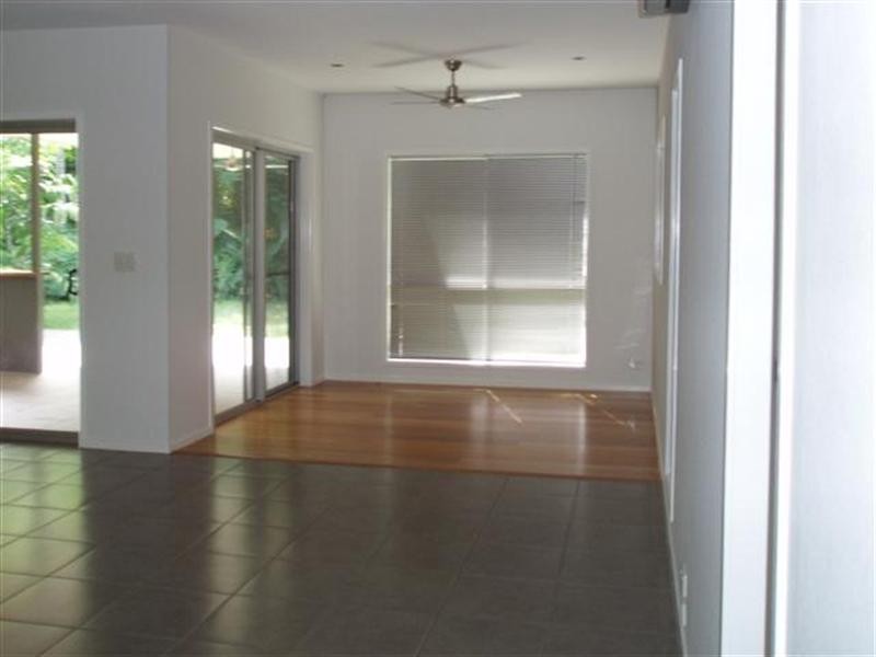 18 Pioneer Street, Mission Beach QLD 4852